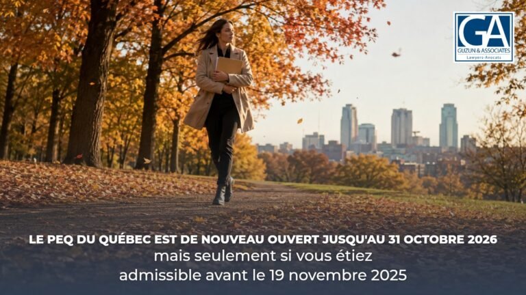 Une jeune femme marche d'un pas pressé avec un dossier de documents dans un parc montréalais en automne
