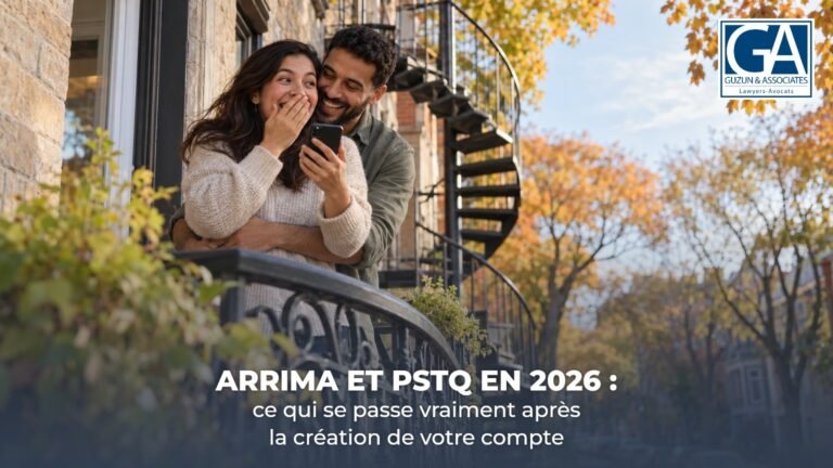 Couple sur un balcon de Montréal qui réagit avec joie à une bonne nouvelle reçue sur son téléphone, à côté d’un escalier en colimaçon, illustrant une invitation Arrima